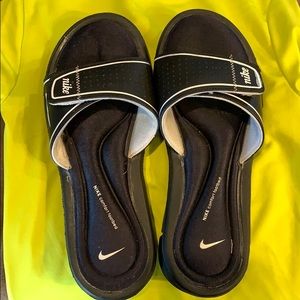 Nike comfort footbed sandals